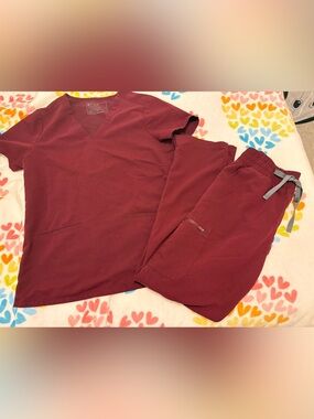 ♥️ Figs Burgundy Scrub Set ♥️